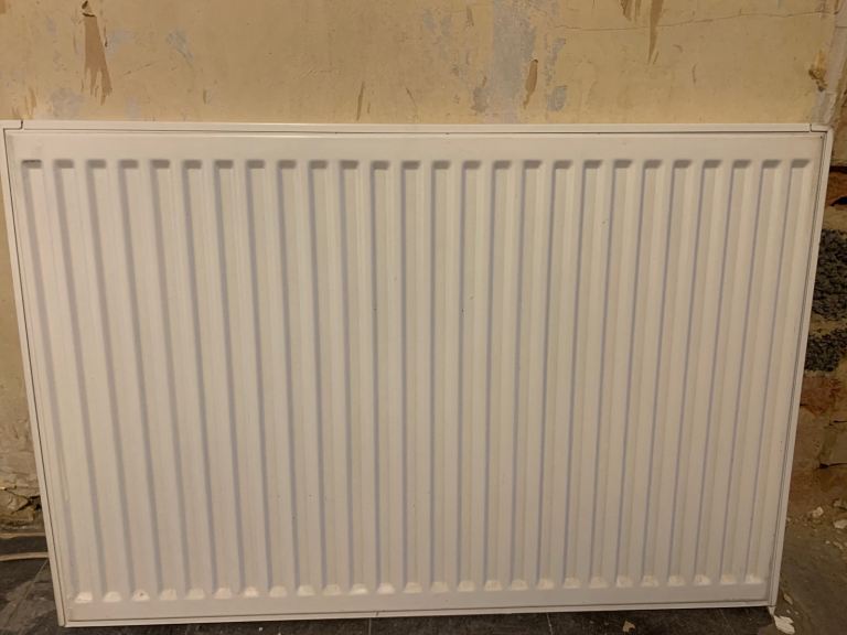 Single radiator 900 x 600 good condition
