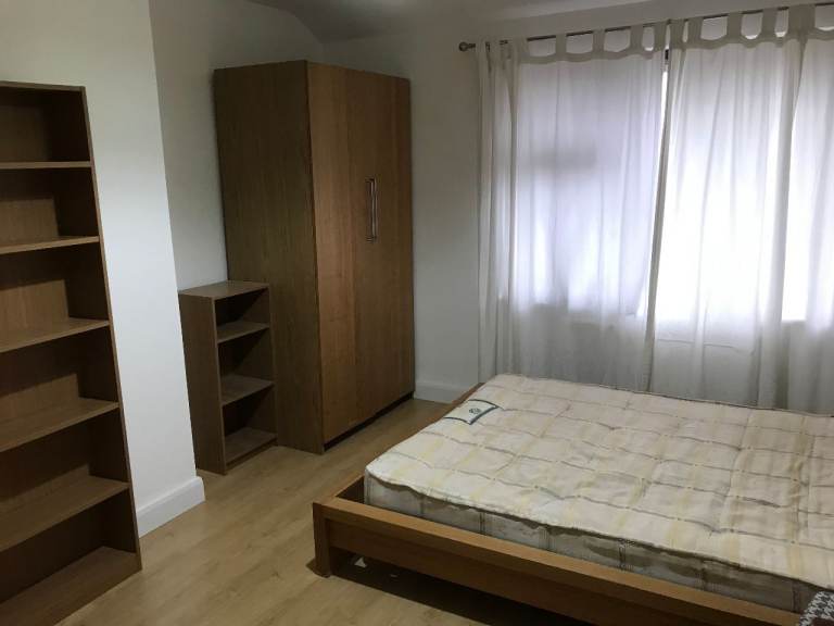Double room in Farnworth near station