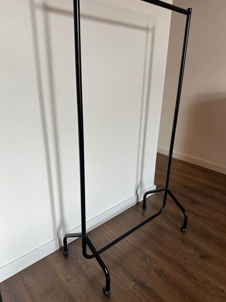 Heavy duty clothes rail
