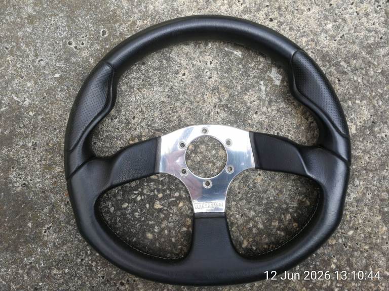 Momo commando 2R steering wheel leather chrome
