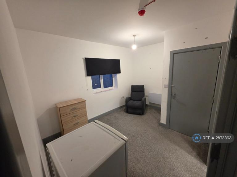 1 bedroom flat in Alexandra Road, Romford, RM6 (1 bed) (#2873393)