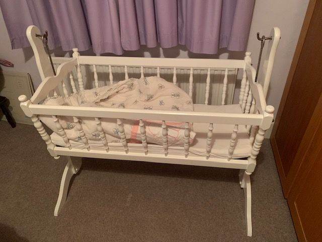 White Wooden swinging crib – Good Condition