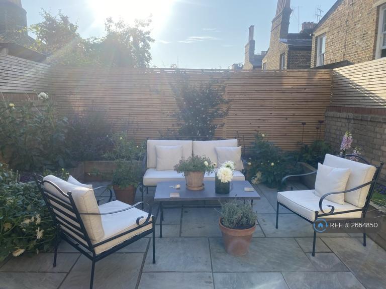 1 bedroom flat in Fourth Avenue, London, W10 (1 bed) (#2664850)