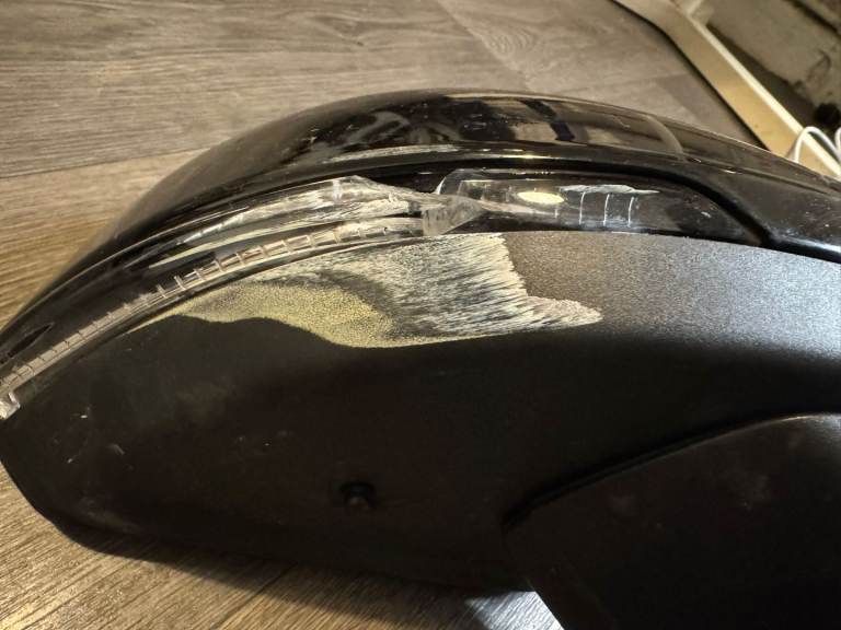 Volvo XC40 black wing mirror 