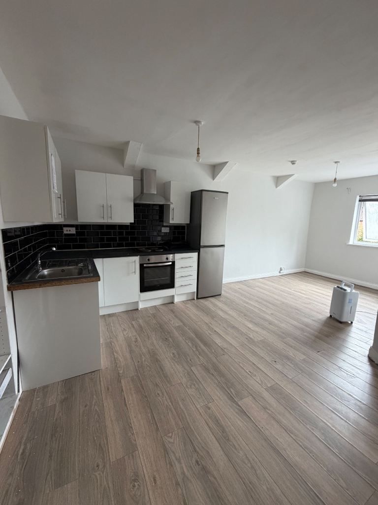 1 Bed Flat Broadway Cardiff