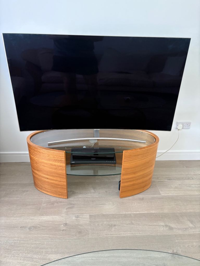 Tom Schneider TV Stand - Walnut - Great condition 