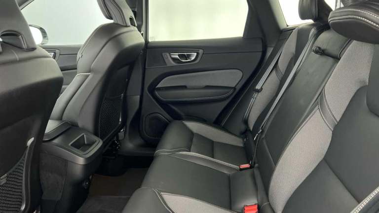 2022 Volvo XC60 2.0 B4 MHEV Plus SUV 5dr Diesel Hybrid Auto AWD Euro 6 (s/s) (197 ps) ESTATE Dies...