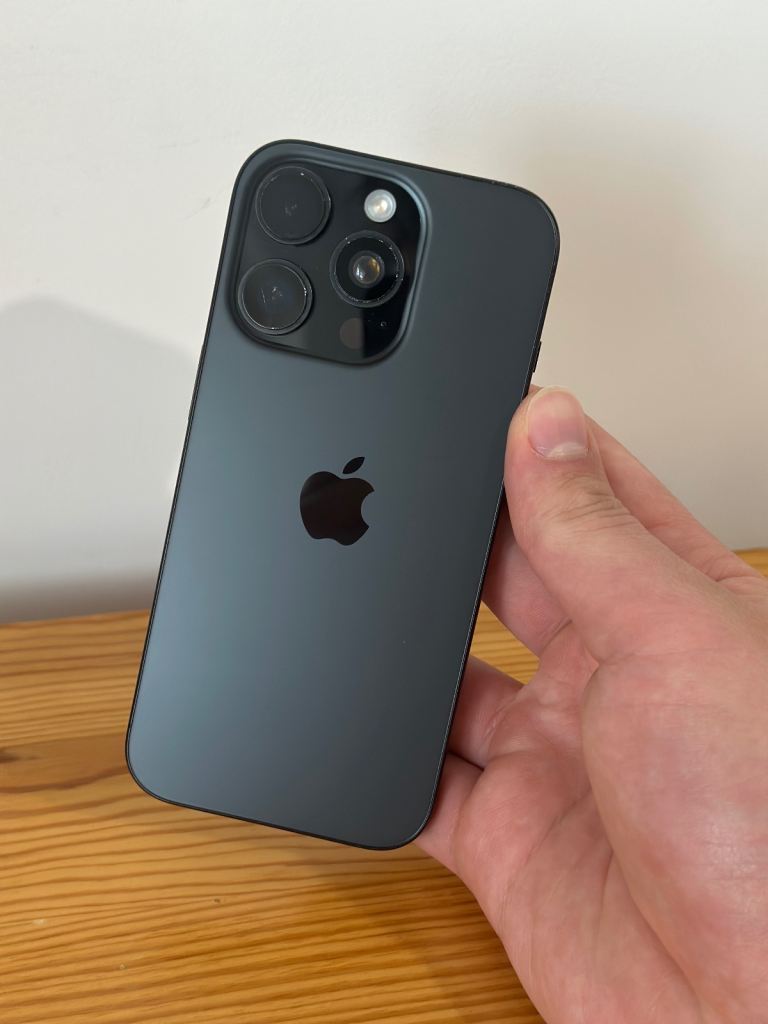 iPhone 16 Pro - 128GB – Black Titanium (Unlocked) [93% Battery Capacity]