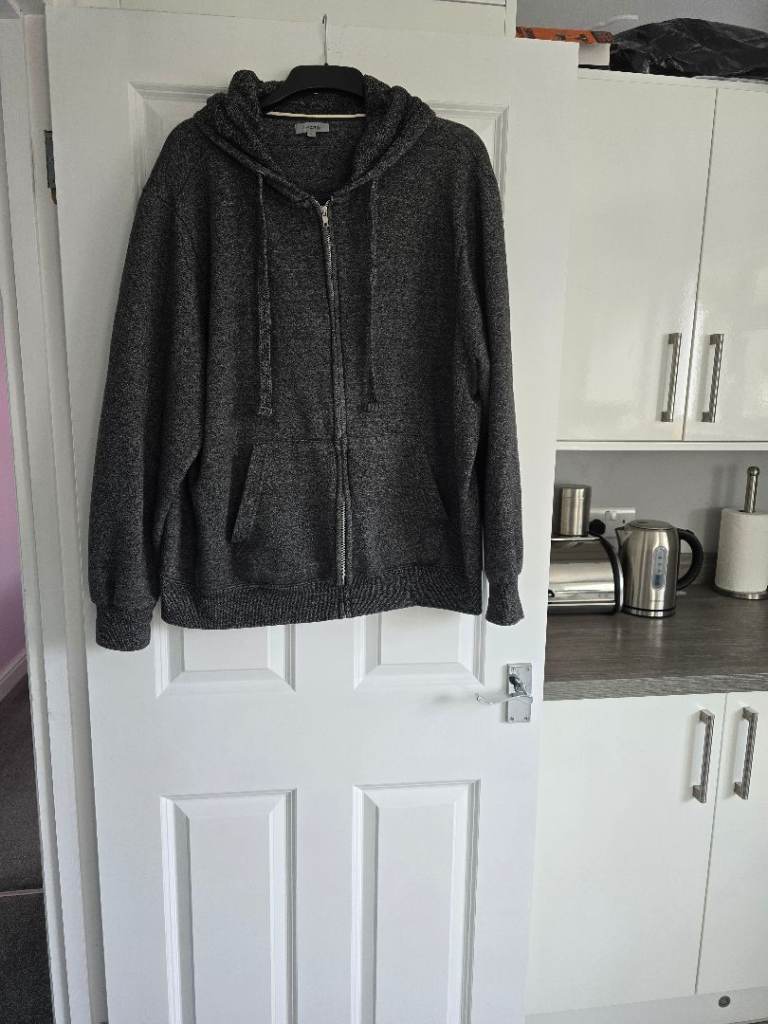 image for MENS GREY HOODIE SIZE XL GEORGE  WASHED AND READY TO WEAR  £8 NO OFFERS  WESTCLIFF ON SEA