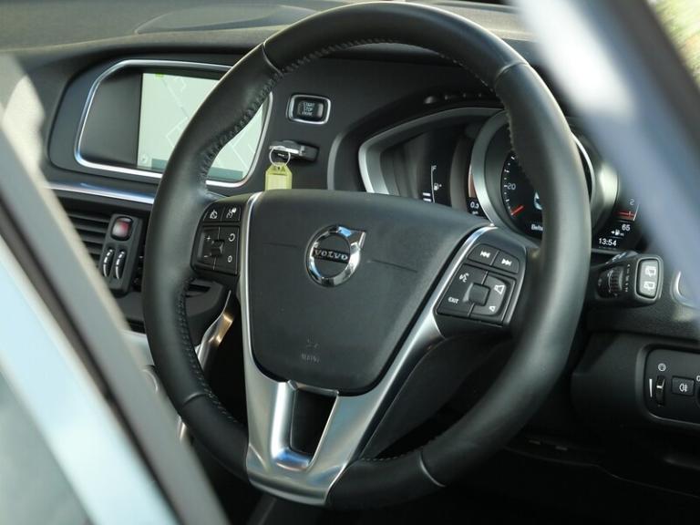 2016 Volvo V40 Cross Country 2.0 T5 Pro Hatchback 5dr Petrol Auto AWD Euro 6 (s/s) (245 ps) Hatch...