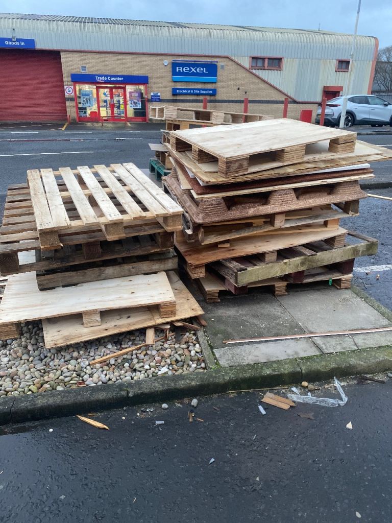 Free wooden pallets / scrap wood