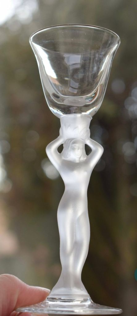 2 female nude Bayel glasses