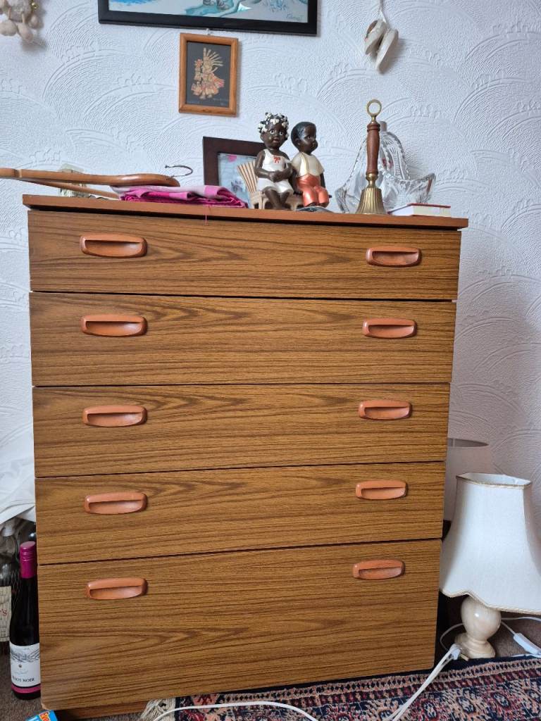 Chest of drawers