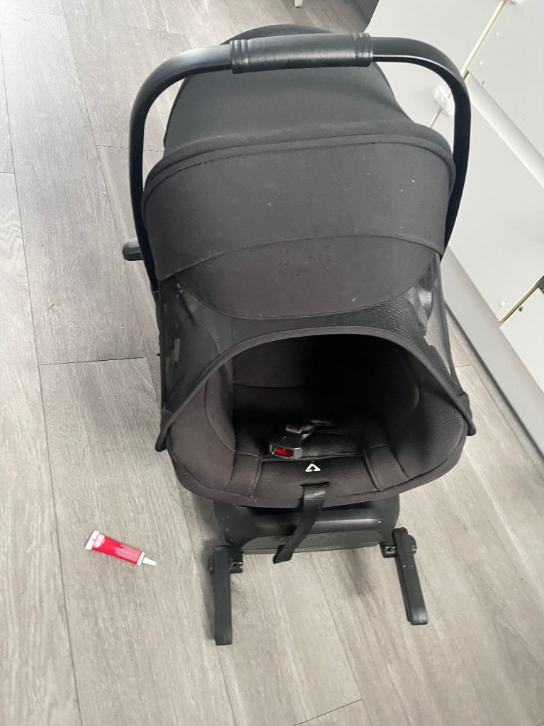Bugaboo Nuna Car Seat and Base – Black, Good Condition