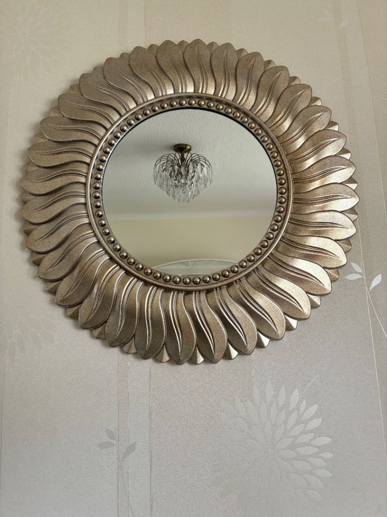 Decorative round wall mirror