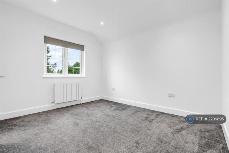 2 bedroom house in High Street, Widford, Ware, SG12 (2 bed) (#2709895)