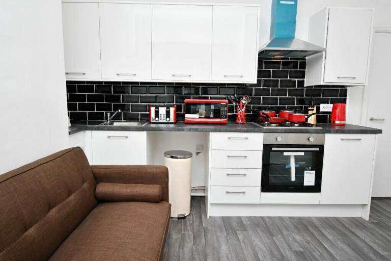 4 BED HMO BURNLEY FOR SALE ** ONLY £15,000 CASH ** REQUIRED