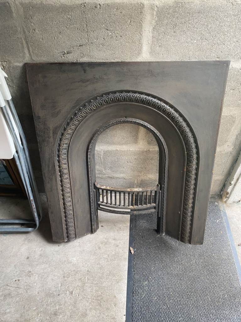 Original Antique Victorian Cast Iron Arched Fireplace Insert (810mm x 915mm)