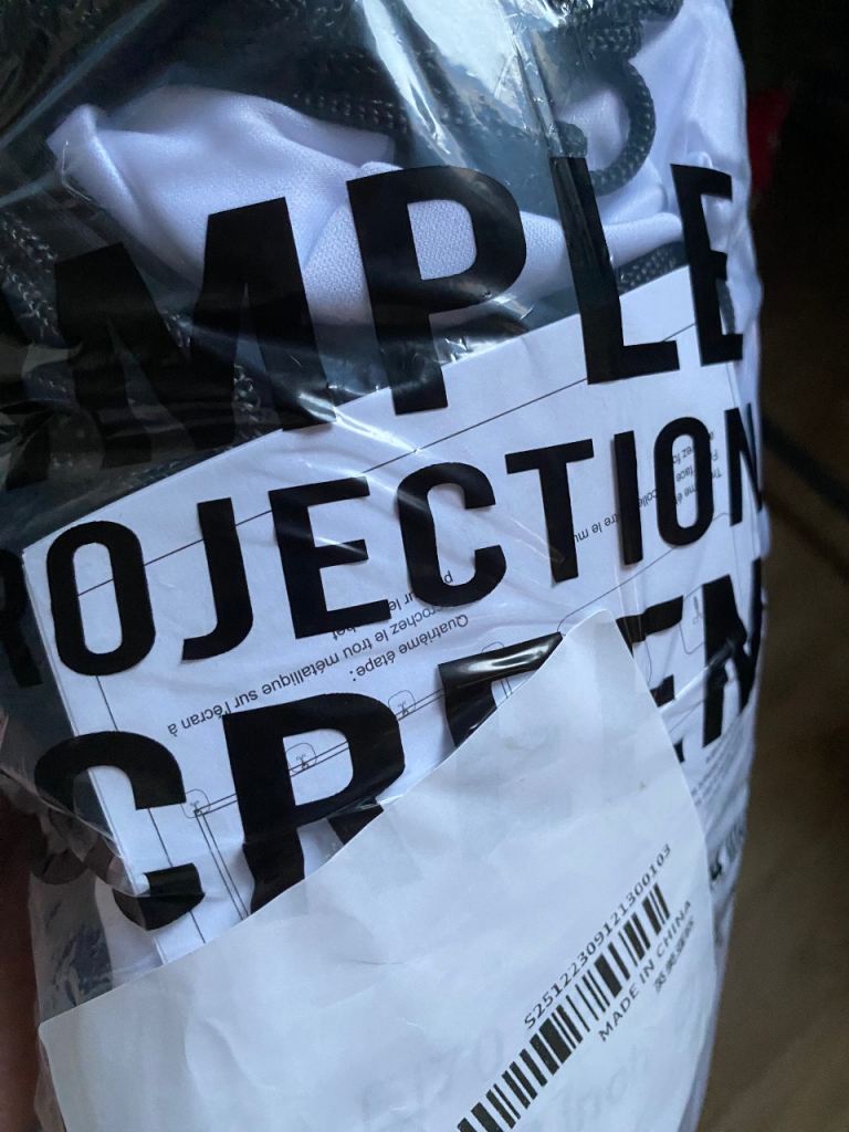 Wall cover for 120x 120cm projector