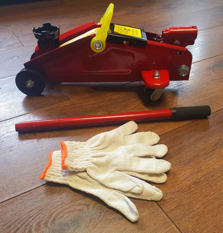 2 Ton hydraulic floor jack £25