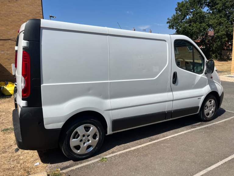 Vauxhall vivaro swb  2011