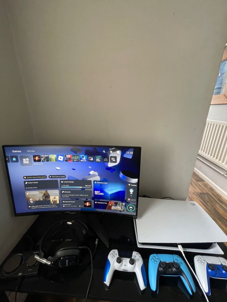 Ps5 bundle ( 1 week old monitor ) 