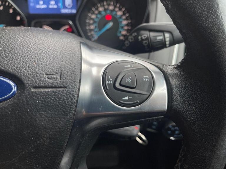 2014 Ford Focus 1.0 EcoBoost Zetec Navigator 5dr HATCHBACK PETROL Manual