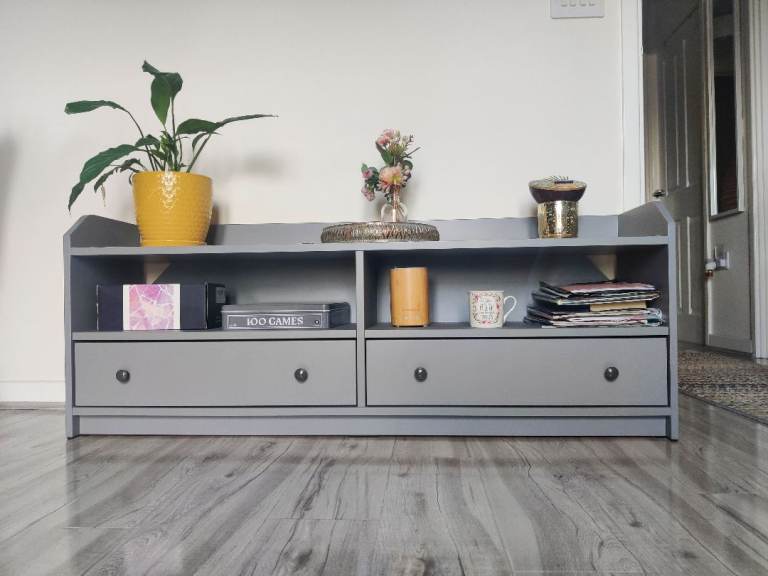 TV Stand / TV Unit : Large Solid TV Stand with Drawers (137cm Wide)