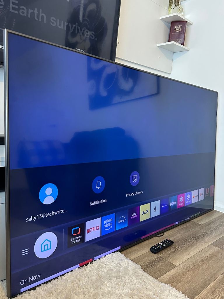 55” 4K ULTRA HD HDR SAMSUNG SMART TV WITH Tizen OS (DELIVERY AVAILABLE) 