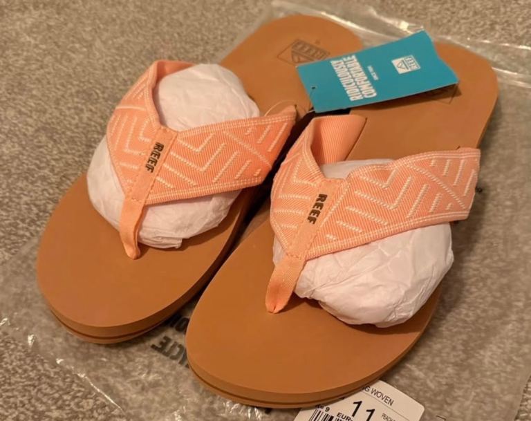 image for Reef Ladies Flip Flops Brand New 