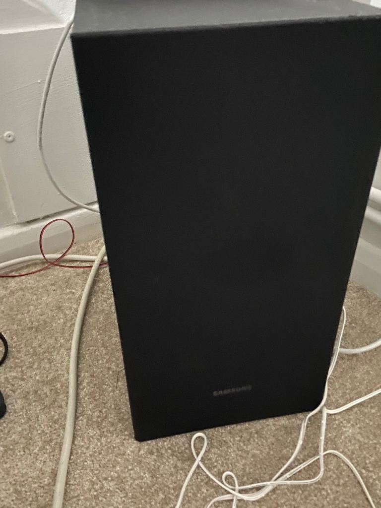 Samsung soundbar with controller 