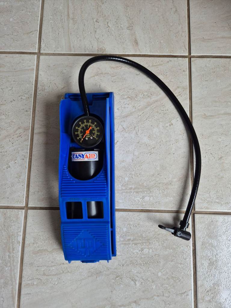 EasyAir foot pump with dial, hardly ever used