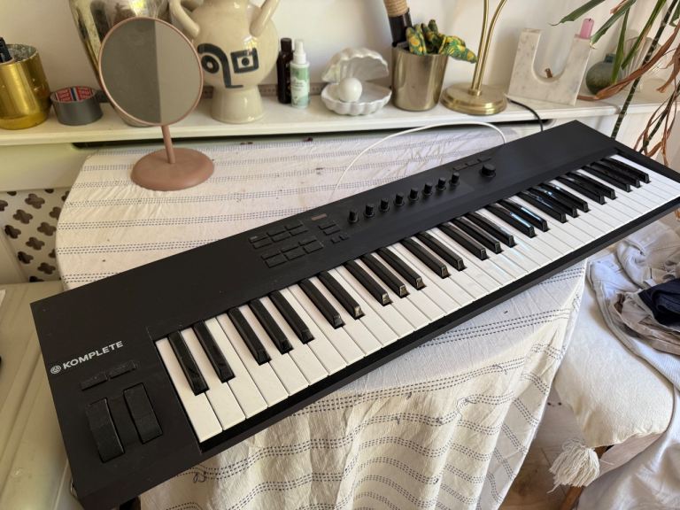 Native Instruments Komplete Kontrol A61 MIDI Keyboard