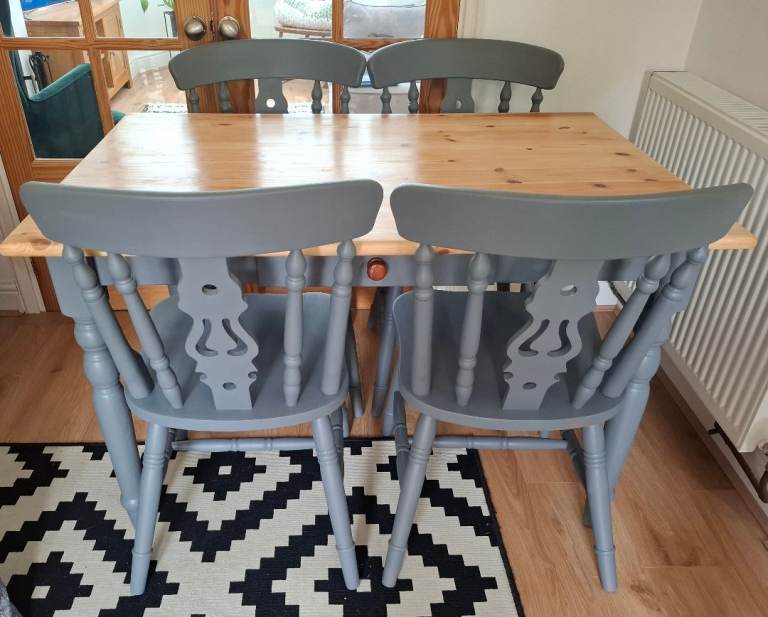 Farmhouse Dining Table with drawer and Four Chairs 