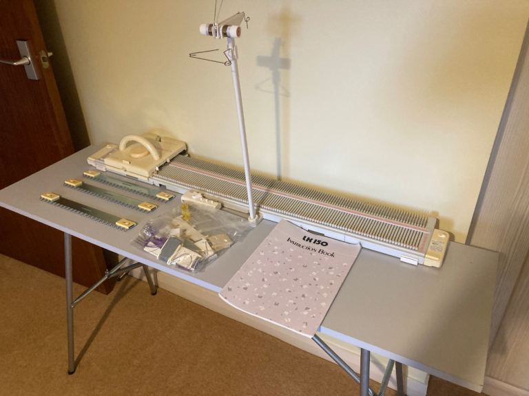 LK150 Silver Reed Knitting Machine