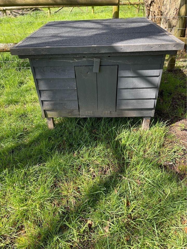 Handmade Animal Hutch - Chickens/Ducks