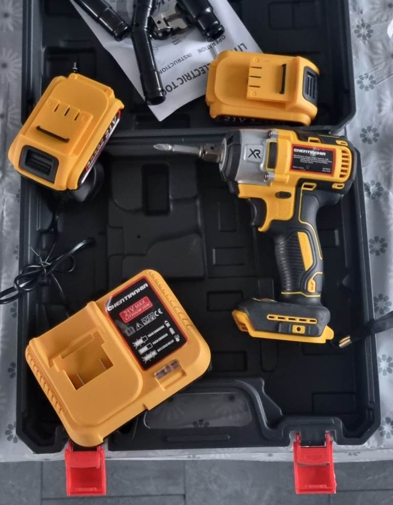 HALF INCH 1000-Nm CORDLESS IMPACT WRENCH WITH 2 BATTERIES & SOCKETS