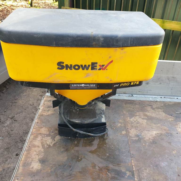 Snowex gritter pro 575  used once never seen salt immaculate  condition 