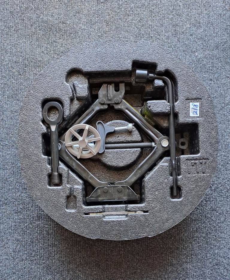 Universal Car Jack & 21 mm Wheel Brace / Wrench Tool Kit with Foam Storage