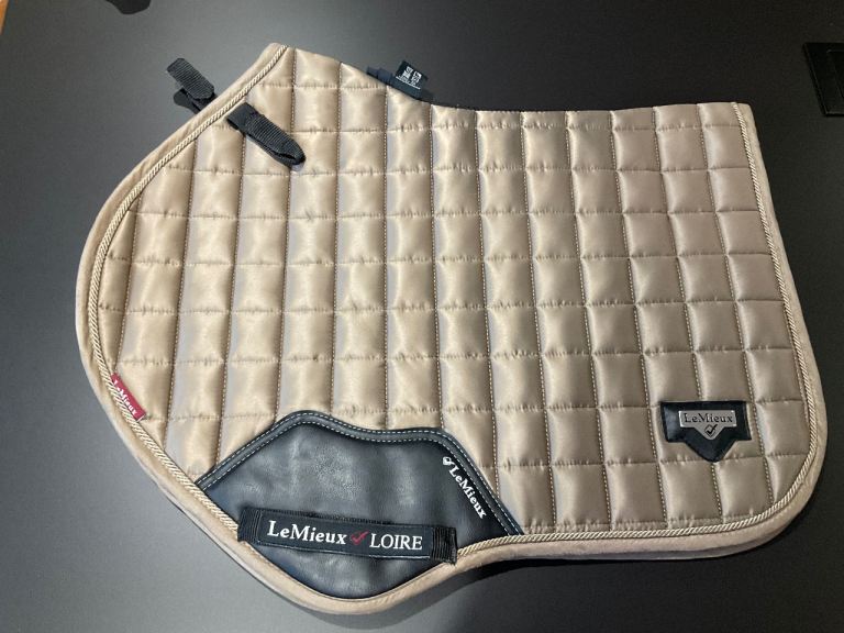 LeMieux Loire Classic Close Contact Square Saddle pad. Large. 