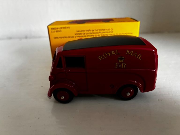 Old royal mail van (MODEL)