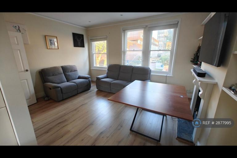 2 bedroom flat in St Dunstan's Road, London, W6 (2 bed) (#2877995)