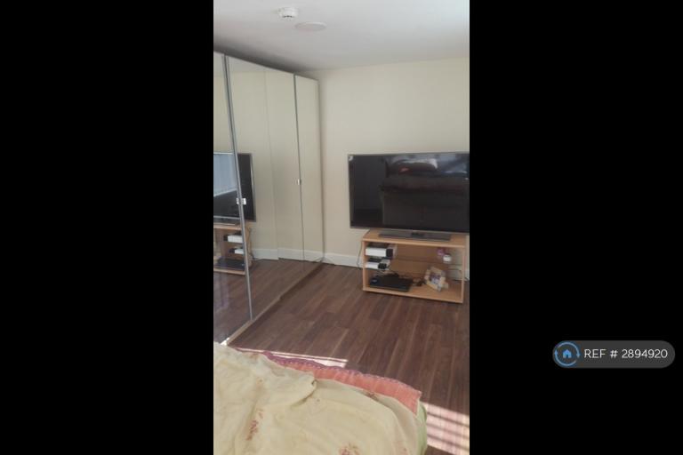 2 bedroom flat in Bedford Street Roath Furnished, Cardiff, CF24 (2 bed) (#2894920)