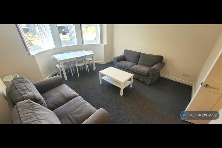 3 bedroom flat in Southfield Road, Bristol, BS6 (3 bed) (#2809772)