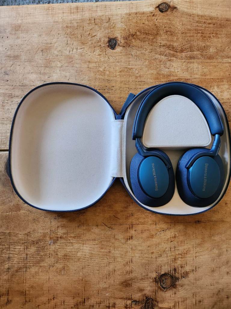 Bowers & Wilkins Px7 s2 Wireless Headphones- Blue with Official Case, Mint Condition.