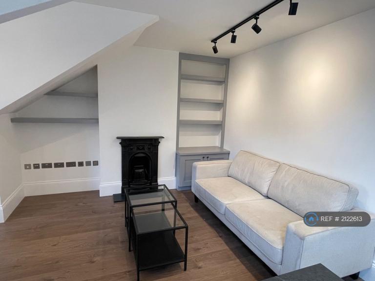 2 bedroom flat in Raleigh Gardens, London, SW2 (2 bed) (#2122613)