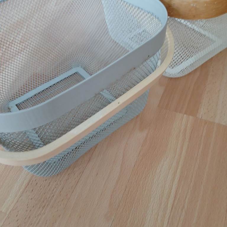 2 x wire/bamboo handle baskeys