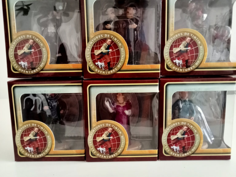 Tintin figurines in boxes 