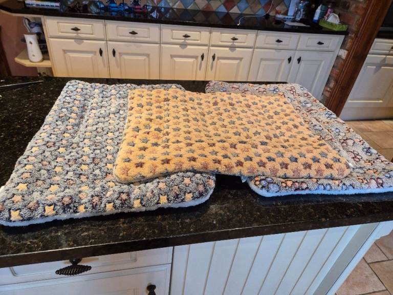 3 cat mats perfect condition