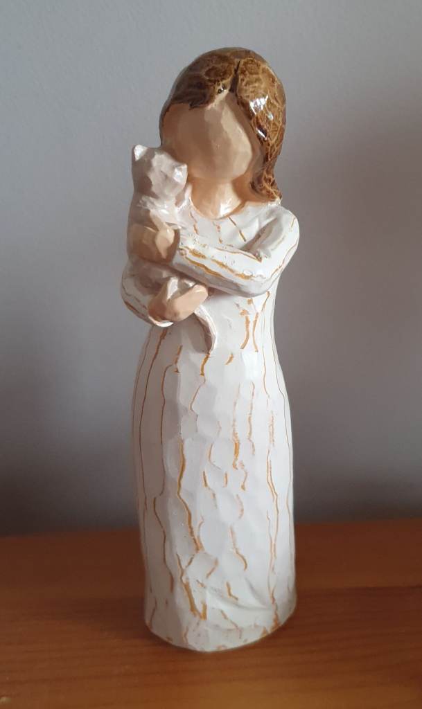 Hug Cat Figurine Ornament